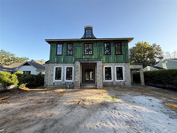 4th image of 207 E KINGS WAY