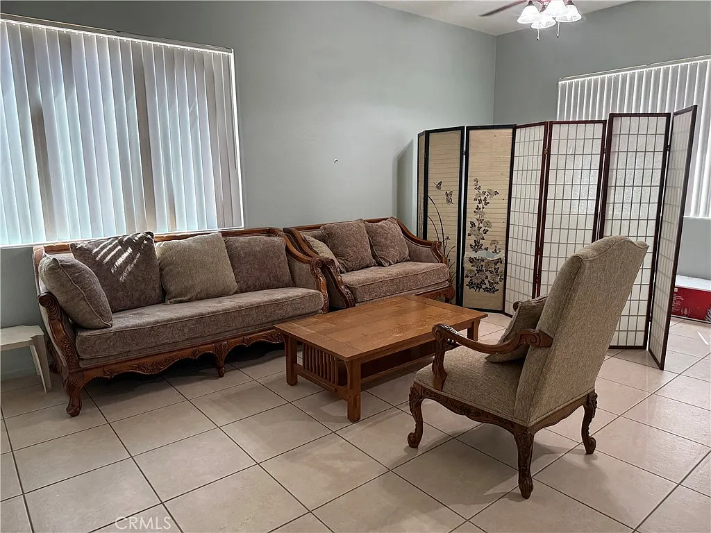 4 bed, 2116 sqft, $3,000 — Photo 2
