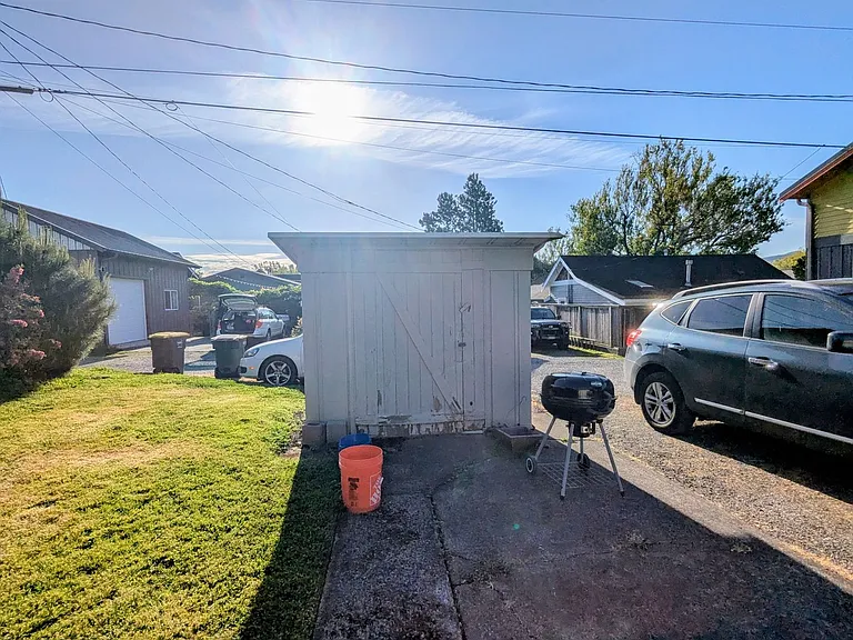 2706 Humboldt St — Photo 22