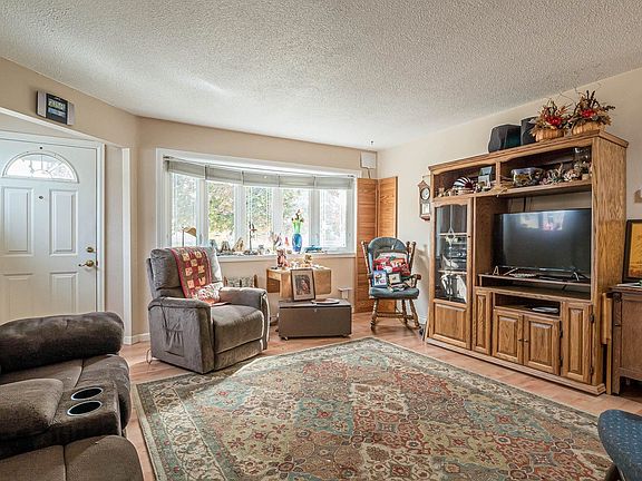 4th image of 653 Middleridge Dr