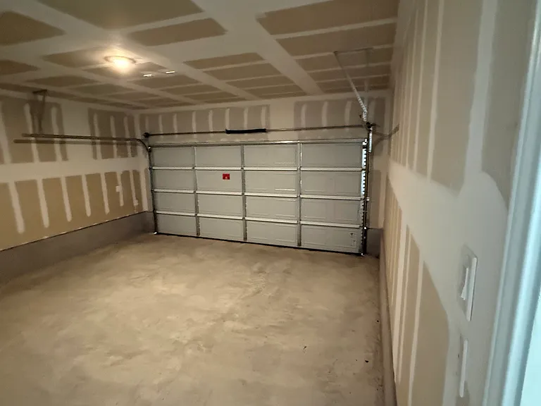 205 E Lima Dr — Photo 2