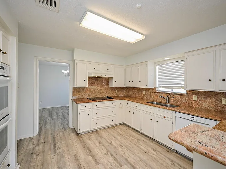 7735 Quail Meadow Dr — Photo 17