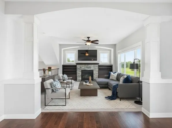 20055 Harness Ave, Lakeville, MN 55044