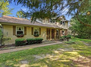 S69W32666 Westgate DRIVE, Mukwonago, WI 53149