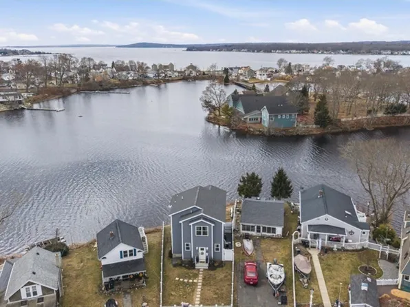 86 Ocean View Ave, Swansea, MA 02777