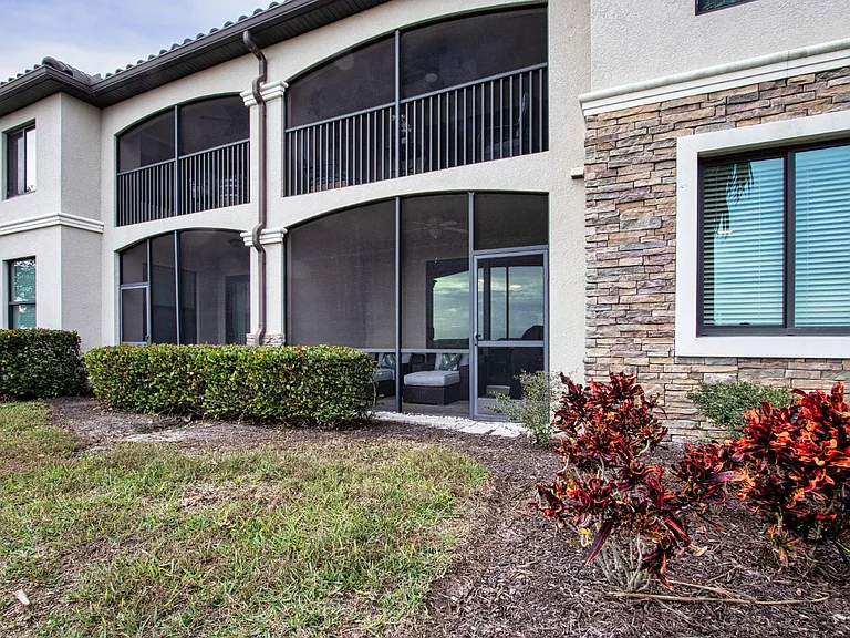 5548 Palmer Cir #102 — Photo 25