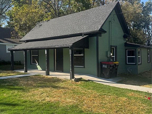 2nd image of 547 Orchard Pl