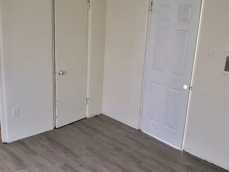 8915 Central Ave NE — Photo 3