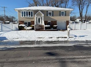 118 Lincoln Ave, Deer Park, NY 11729