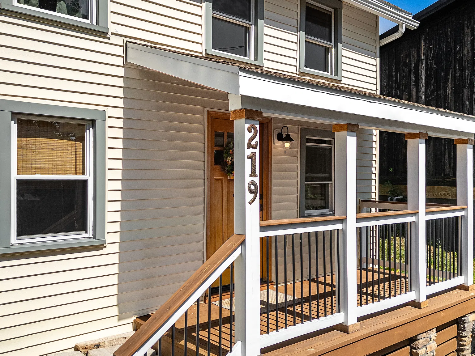 3 bed, 1100 sqft, $2,100 — Photo 4