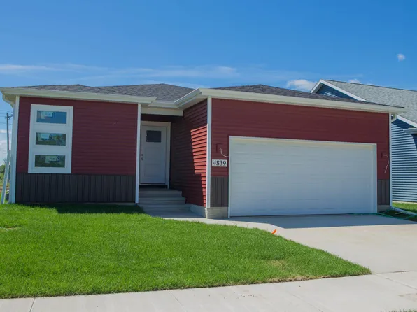 4839 Dostal Ct, Cedar Rapids, IA 52404