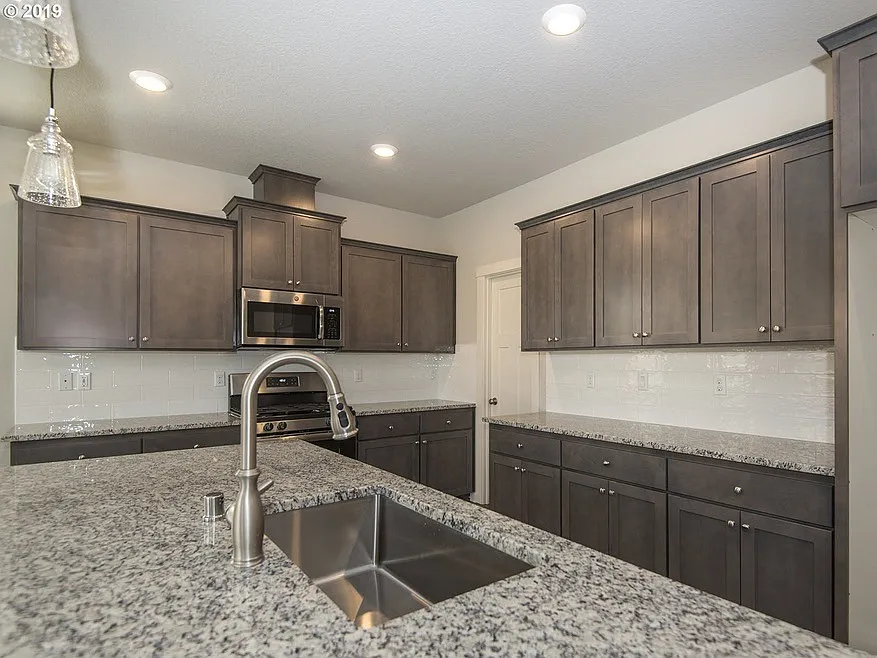 4 bed, 3.5 bath, 3180 sqft, $3,950 — Photo 2