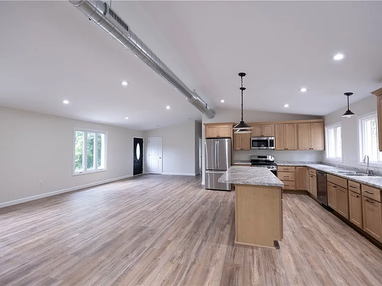 1165 Kings Ln — Photo 6
