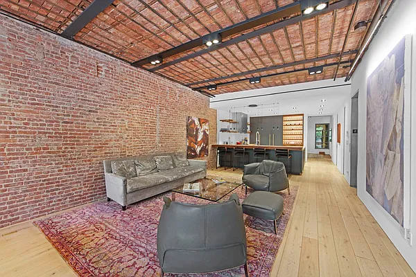 Rented by Tabak Real Estate | media 29