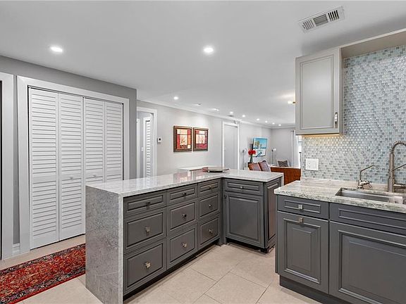 5th image of 9395 Pennsylvania AVE #18