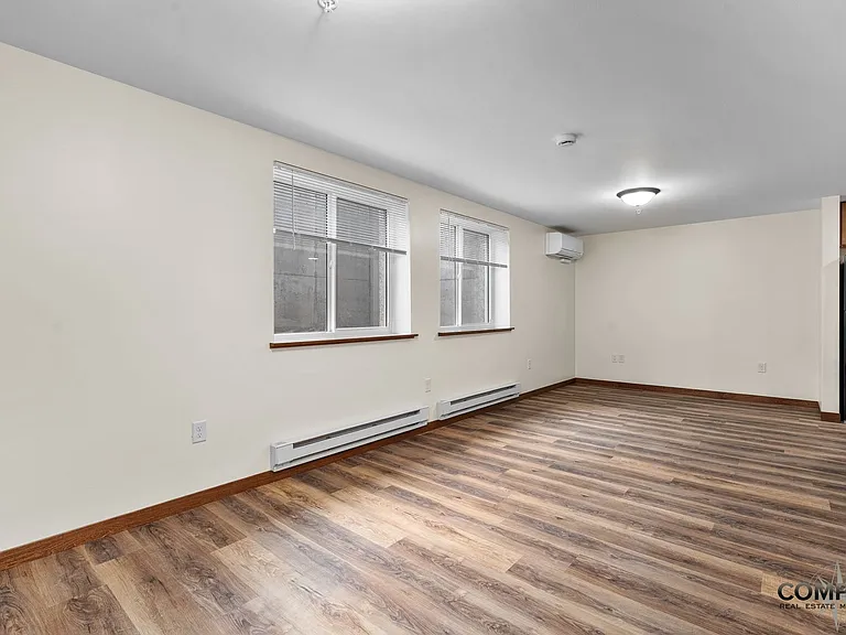 610 Gray St Apartments — Photo 12