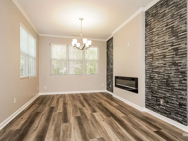 637 Nova Ave — Photo 8