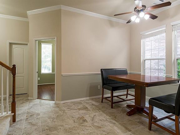 4th image of 213 Buckingham Ave