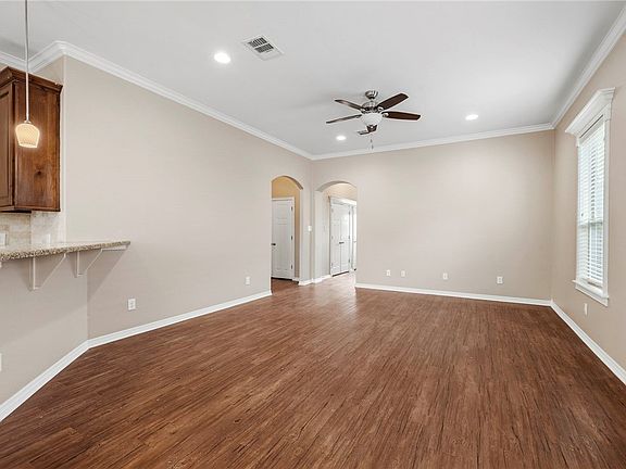 4th image of 4102 Whispering Creek Dr