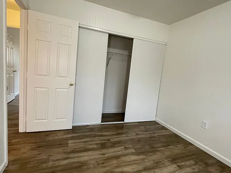 2106 N Daley St — Photo 36