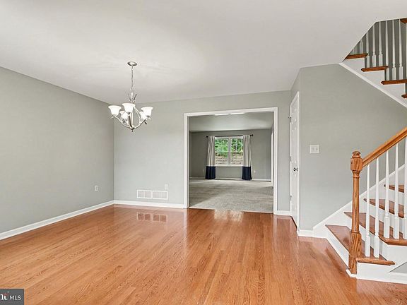 3rd image of 5135 Mendenhall Dr