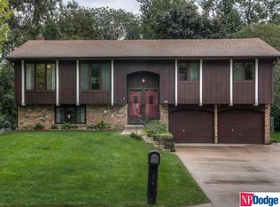 8211 Manderson Cir, Omaha, NE 68134