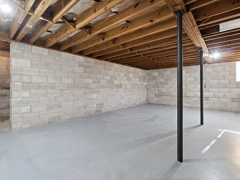110 Rainbow St — Photo 26