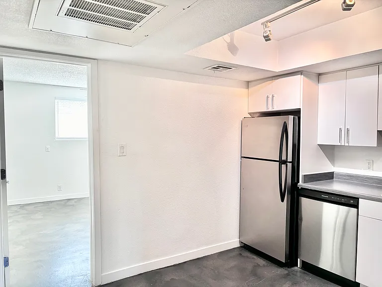 15 Melrose — Photo 42