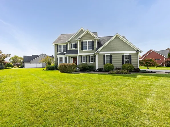 1 Golden Bell Ct, Fairport, NY 14450