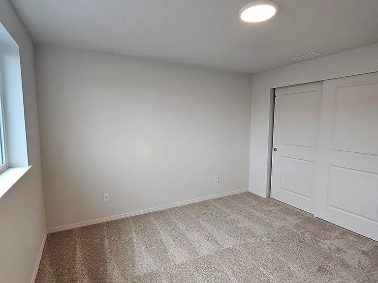 936 SE Starview Ave — Photo 9