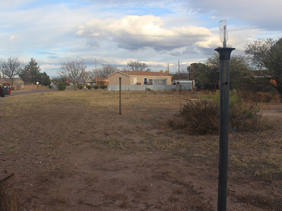 1st image of 302 E Navajo St