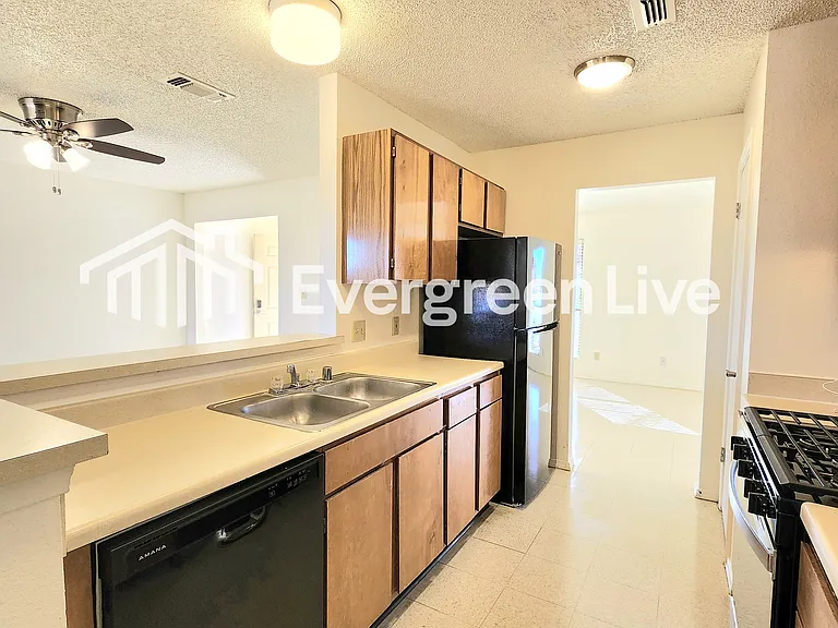 2102 Santa Clara Ct — Photo 9