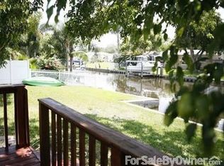 9566 Treasure Ln NE, Saint Petersburg, FL 33702
