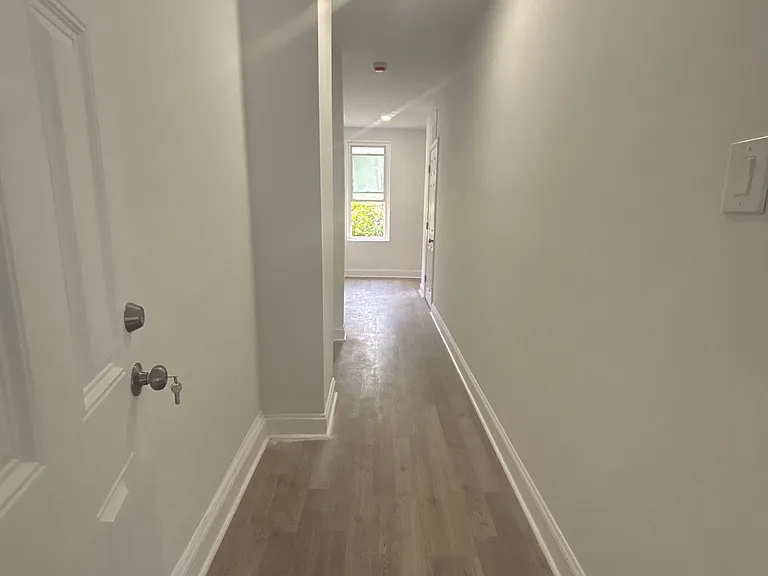6412 Glenmore Ave — Photo 10
