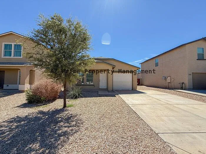 3 bed, 2.0 bath, 1012 sqft, $1,395 — Photo 2