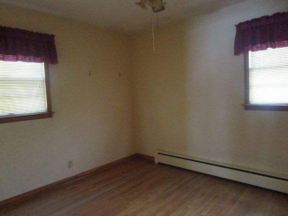 4th image of 1322 Renrose Ave