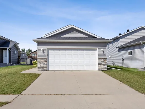 2122 10th St W, West Fargo, ND 58078