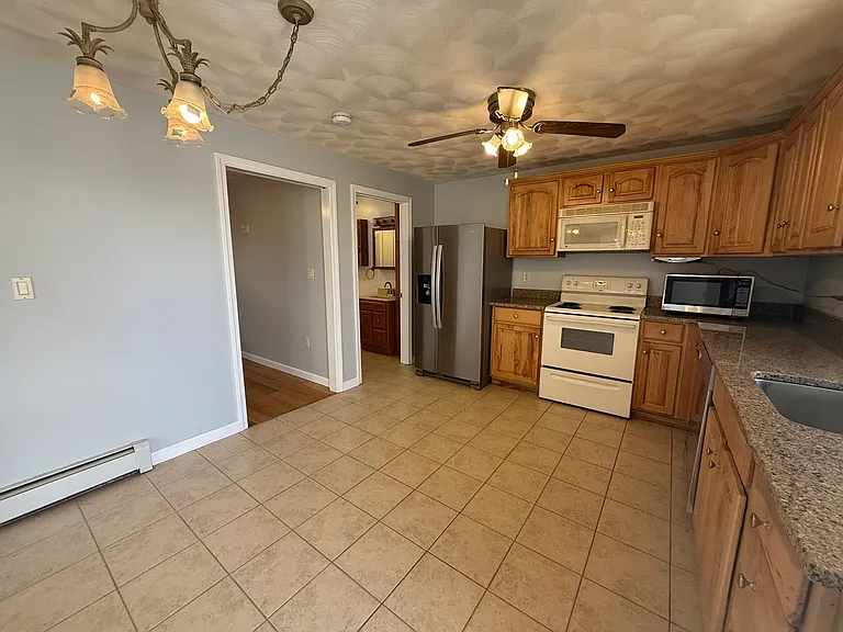 525 Proctor Ave #B — Photo 4