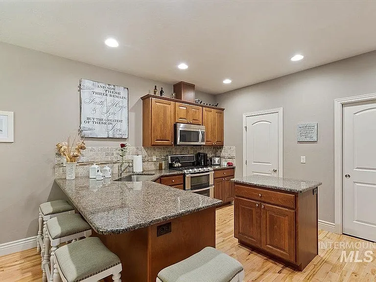 2549 E Satterfield St — Photo 25