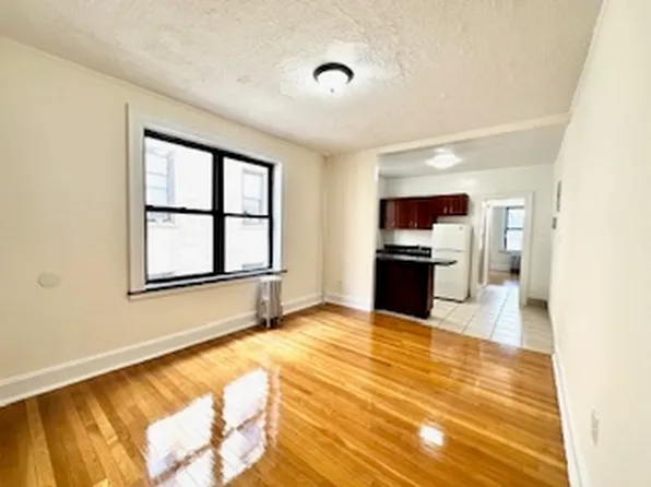 21-14 Crescent Street image 5 of 15