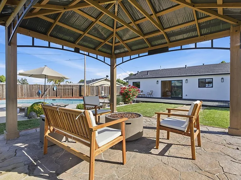 7947 Serena Ct — Photo 35
