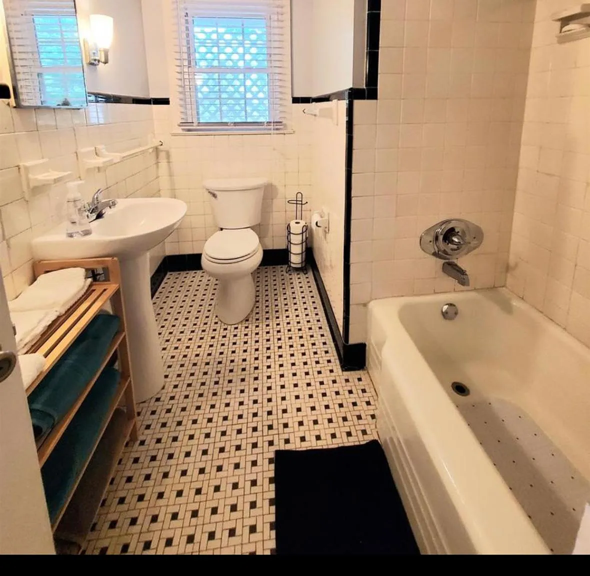 657 Rutledge St — Photo 4