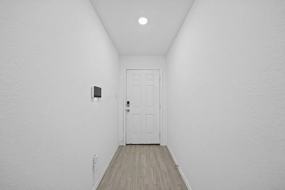 Spacious 4-Bed Home with Fenced Yard and Garage in St. Hedwig Modern Comforts, Great Value! — Photo 4