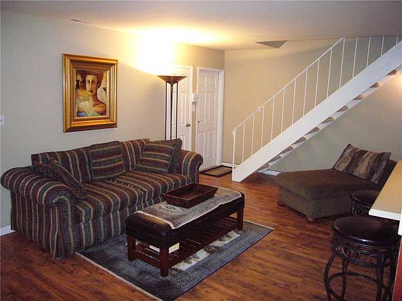 3rd image of 4504 London Ct