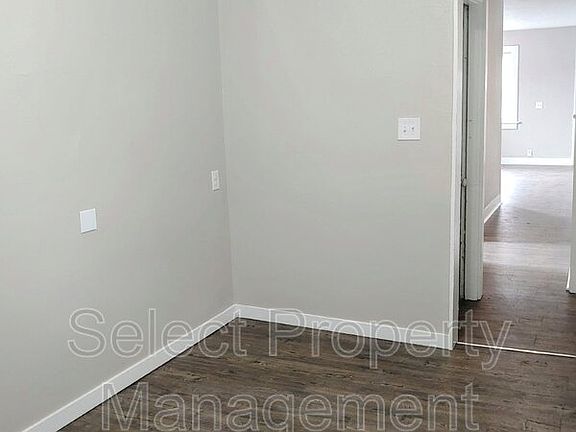 4th image of 601 W Brackenridge St