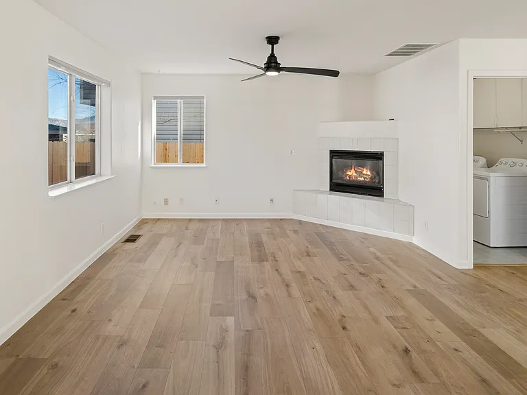 466 Len Cir — Photo 12