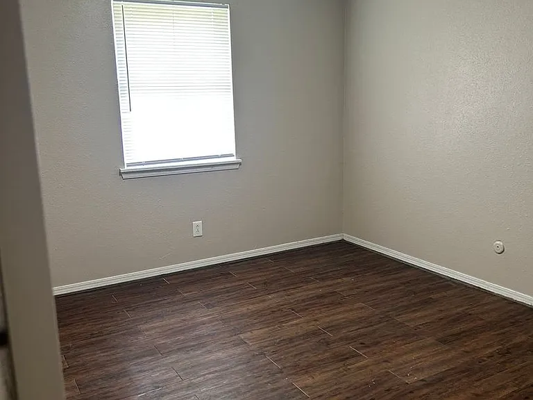 1602-1605 Juniper Cir — Photo 6