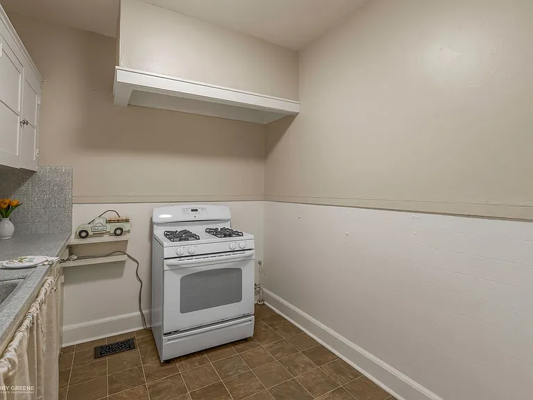 3307 Creswell Ave — Photo 8