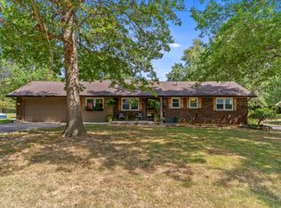 5382 N Lakewood Drive, Springfield, MO 65803