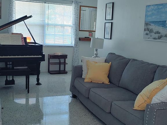 5th image of 1020 19th Ave N #2